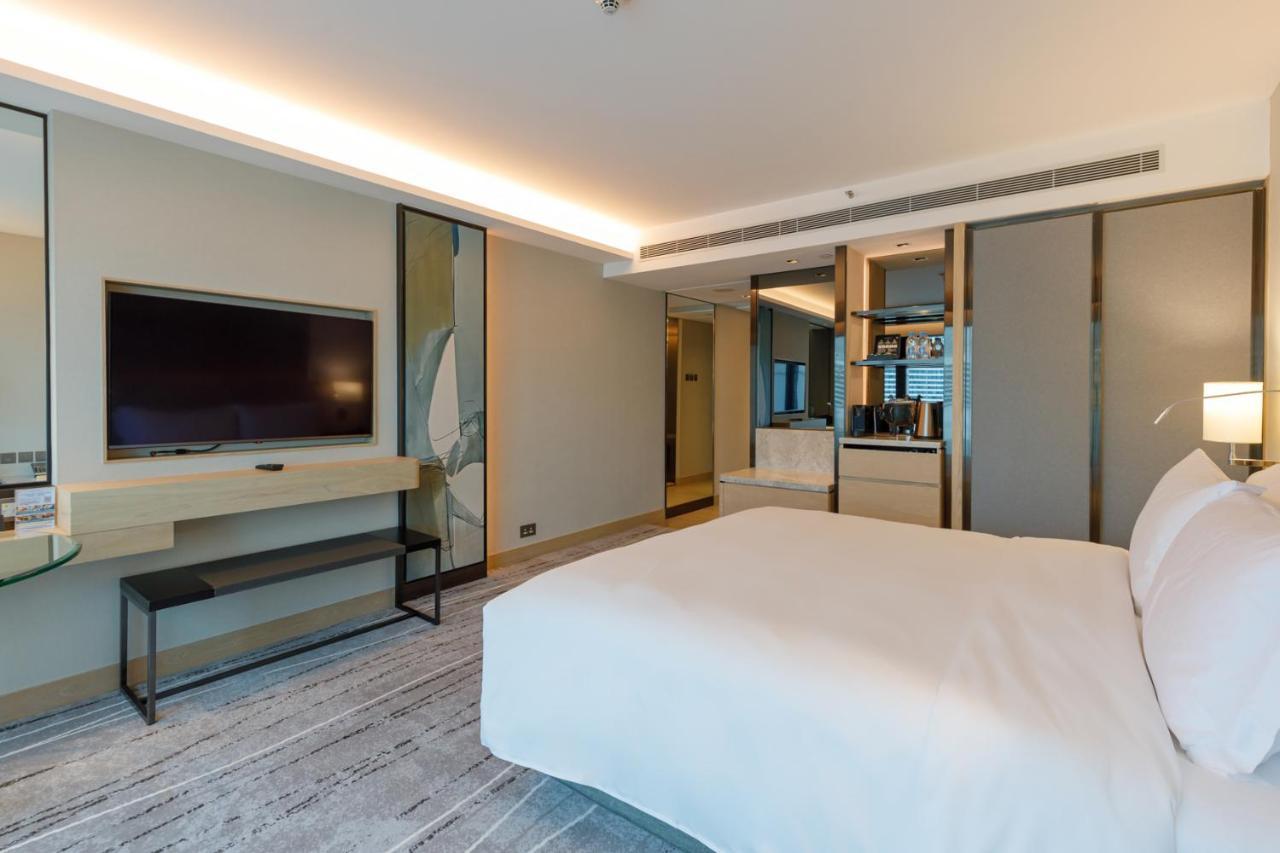 New World Millennium Hong Kong Hotel Exterior photo Deluxe Room